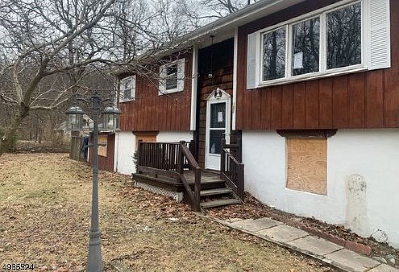 1st image of 502 Retreat Dr