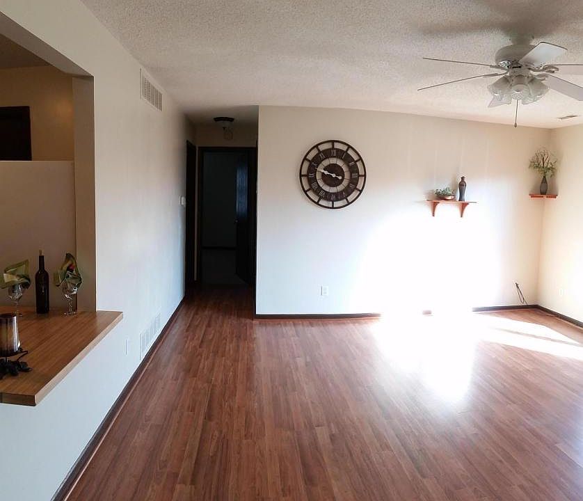 1st image of 507 Columbia Dr APT D