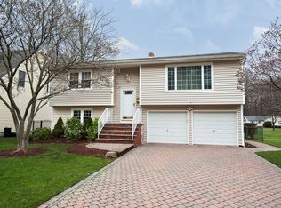 15 Taylor St, Hillsdale, NJ 07642