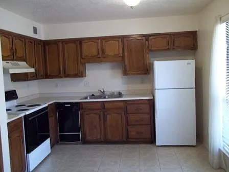 2404 Chelwood Park Blvd NE — Photo 19