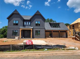 2412 Wolf Meadow Ln, Buford, GA 30518