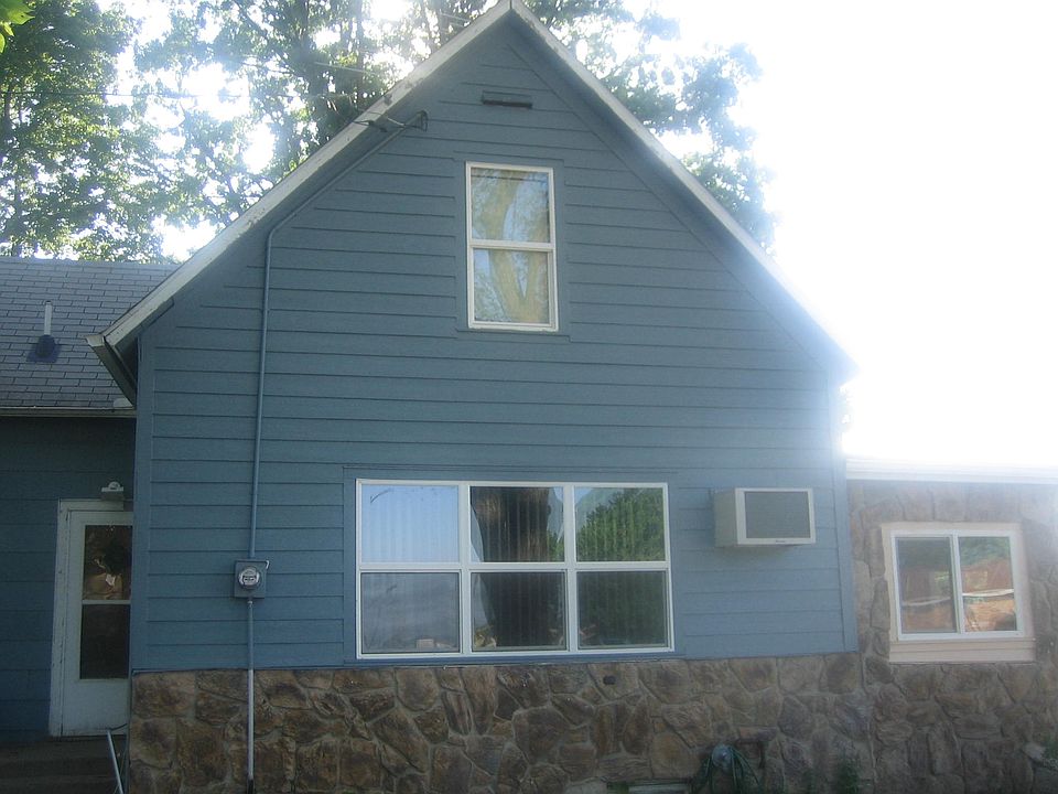 1st image of 922 1st Ave E