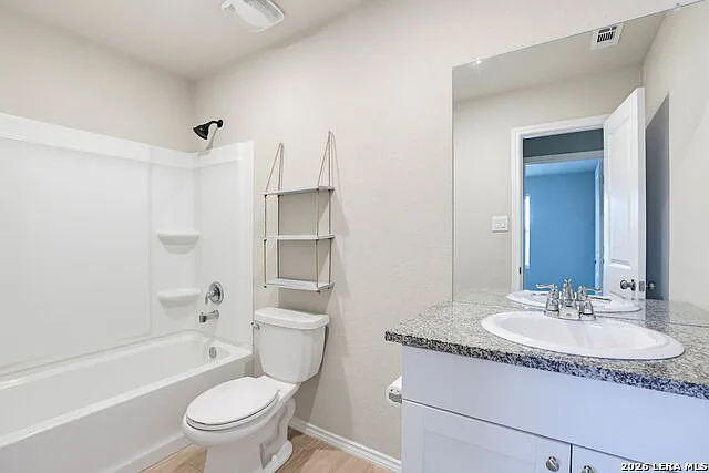 3 bed, 2.0 bath, 1220 sqft, $1,500 — Photo 4