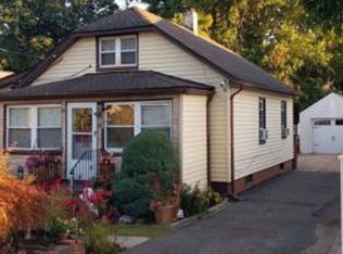628 Hill St, Uniondale, NY 11553