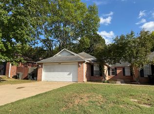 1862 N Pine Valley Dr, Fayetteville, AR 72704