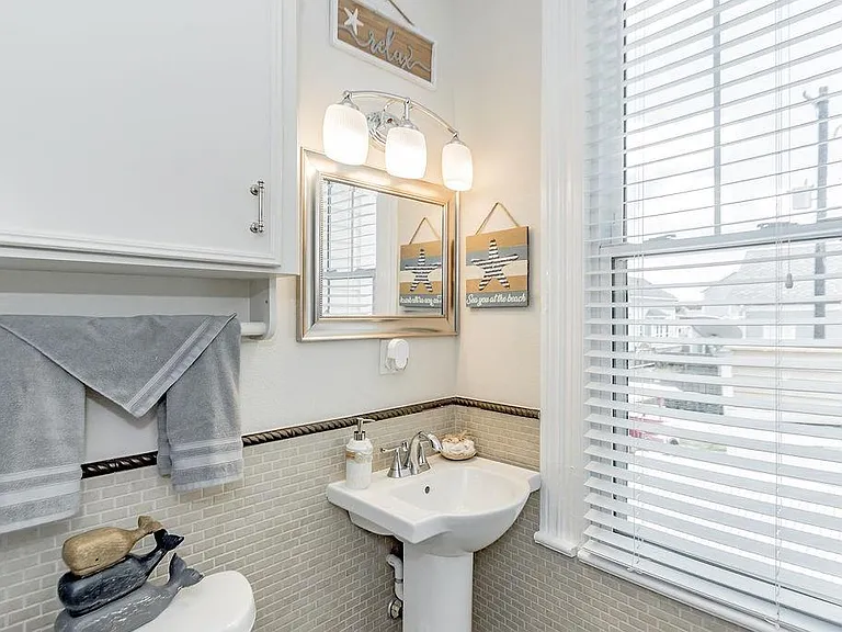 1406 Moody Ave #2 — Photo 25