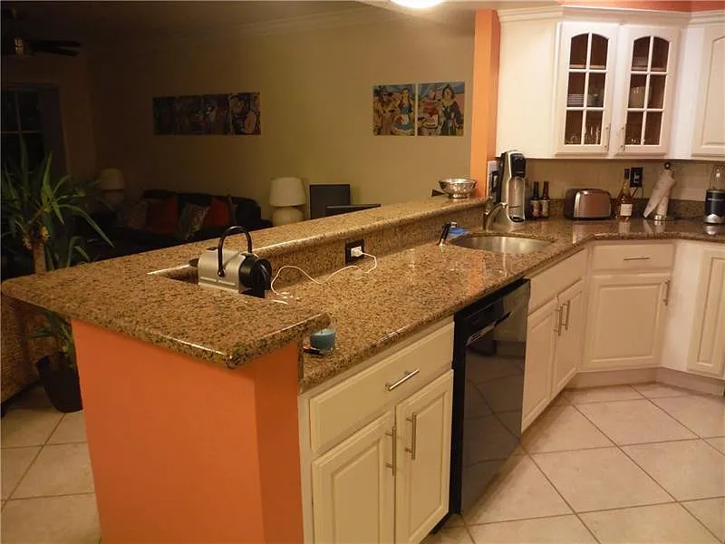 Building Photo - 1515 E Broward Blvd #122