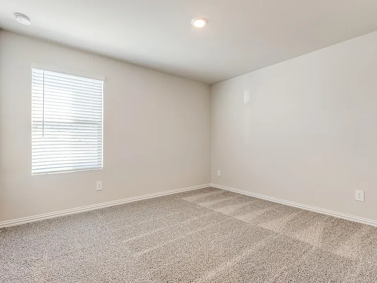105 Caliber Ct — Photo 9
