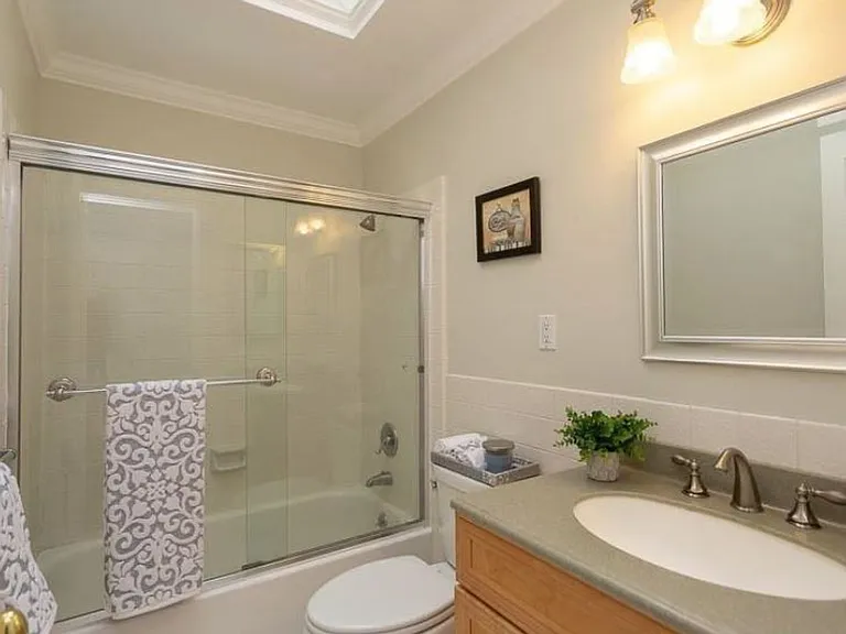 1461 Broadway — Photo 11