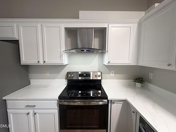 5th image of 115 Chancellors Ridge Dr