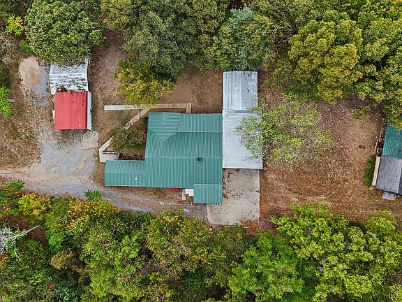 4th image of 130 Lyons Dr