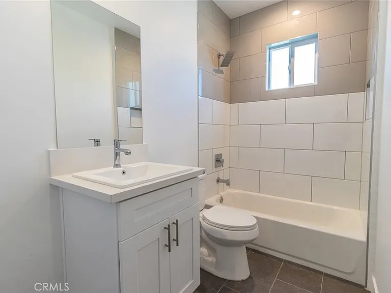 5144 Riverton Ave — Photo 11