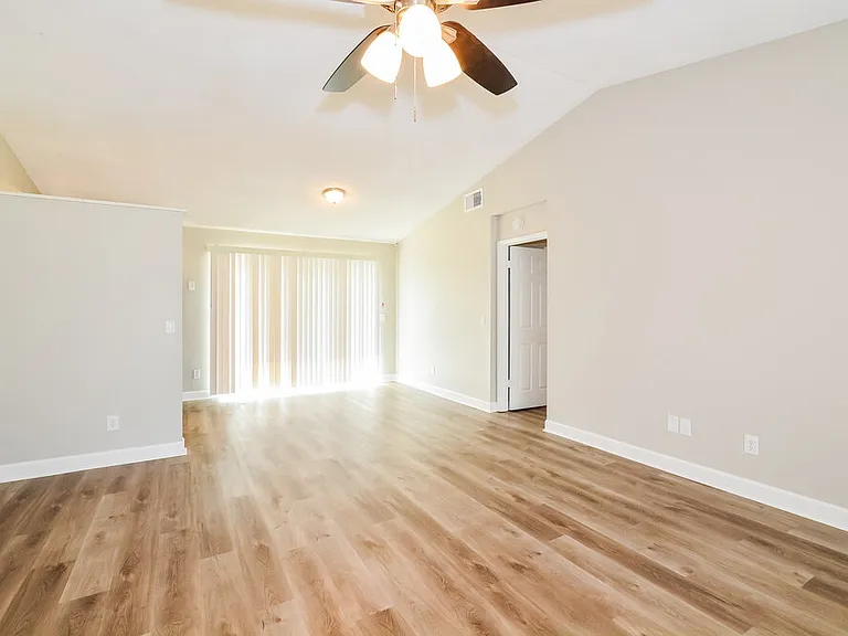 426 Iowa Woods Cir E — Photo 5