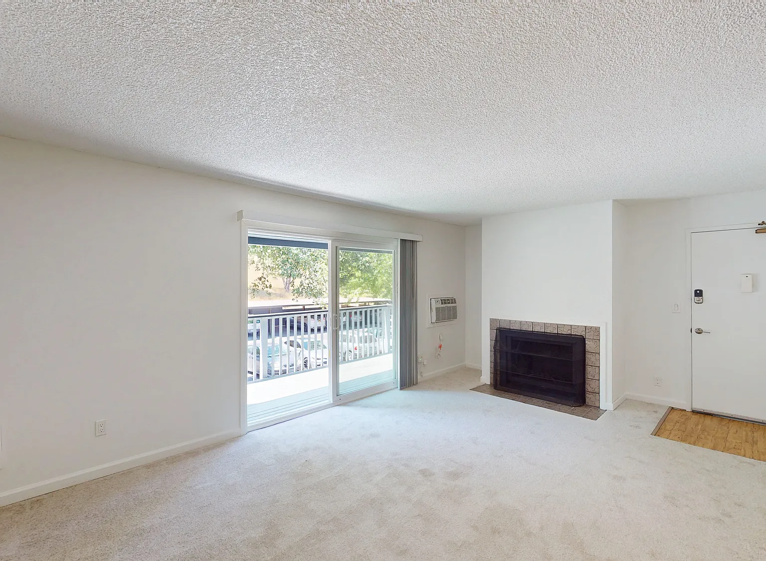 Spacious 2BR/1.5BA Novato Apartment with Parking & Pet-Friendly Living — Photo 1