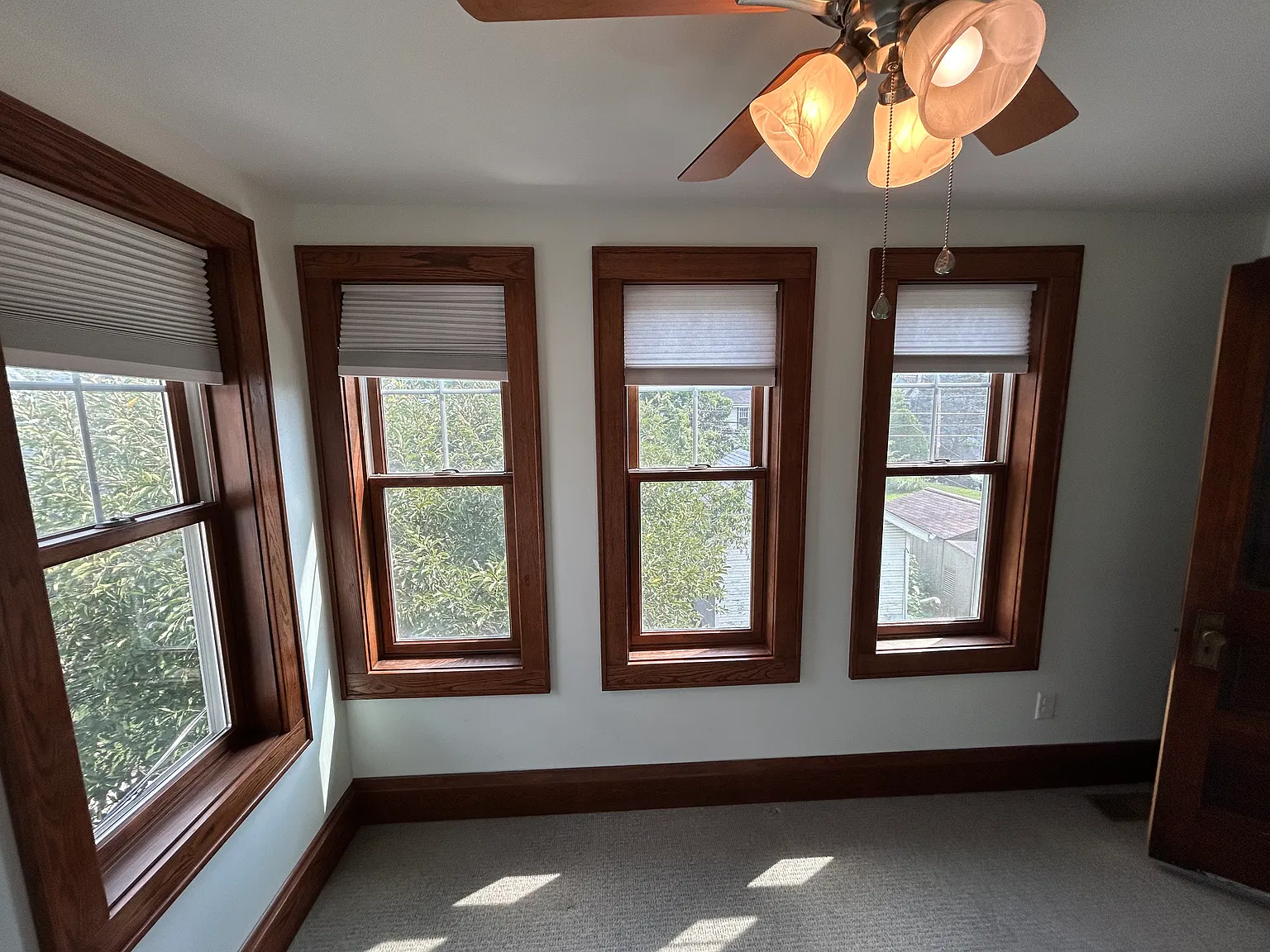3 bed, 1.5 bath, 1300 sqft, $2,000 — Photo 2