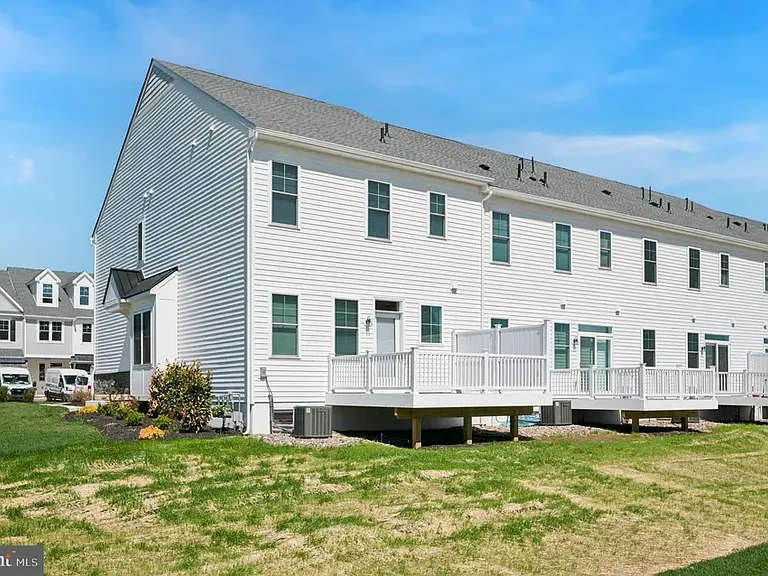 212 Foxhedge Rd — Photo 14