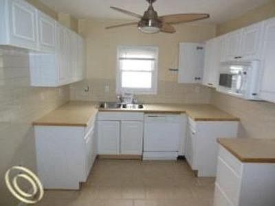 3rd image of 6711 Centralia St