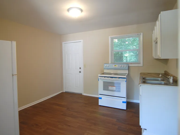 1018 Dillard St — Photo 4