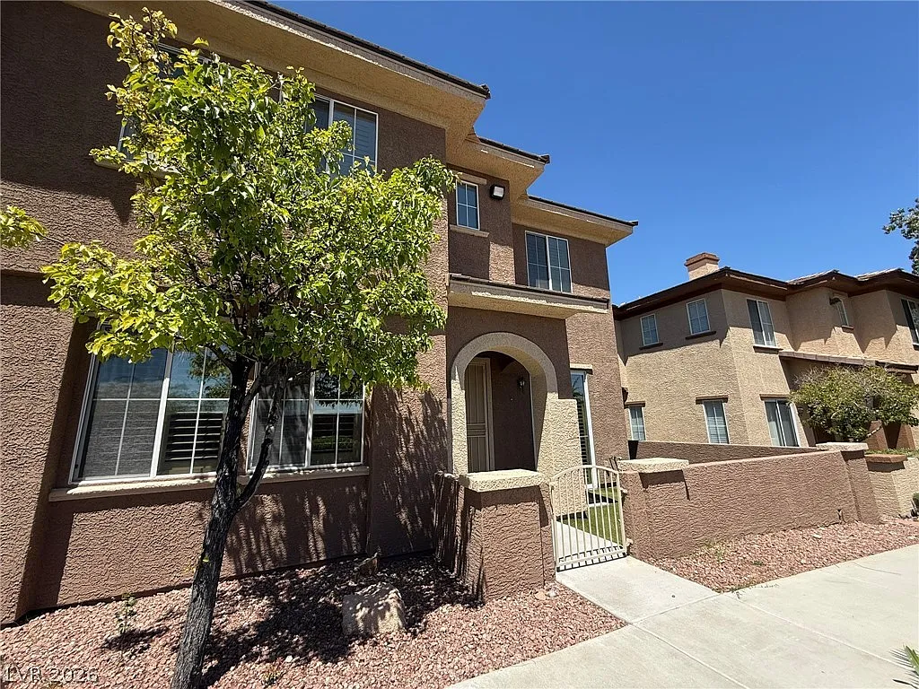 3 bed, 2.5 bath, 1492 sqft, $1,800 — Photo 3