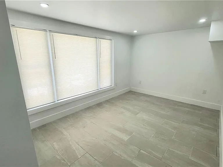 10671 Hampton St — Photo 14
