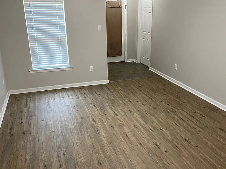 14621 Madison Ln — Photo 3
