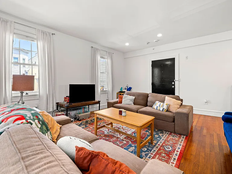 47 Julian St — Photo 3