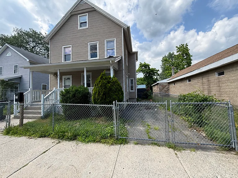 22 Burr St — Photo 21