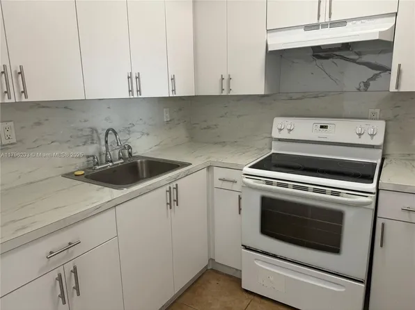 525 W 69th St APT 212, Hialeah, FL 33014
