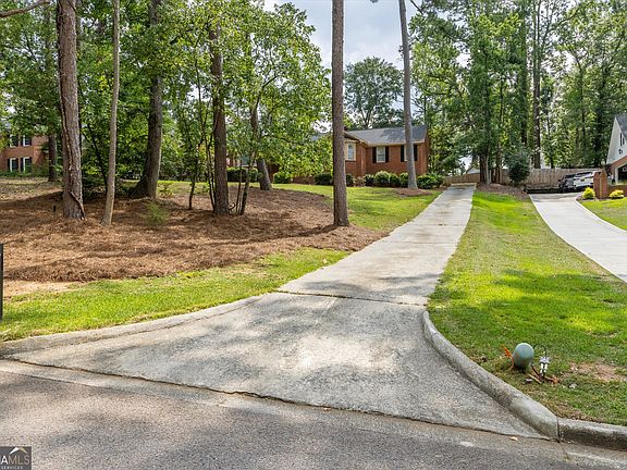 5th image of 223 Old Mill Rd