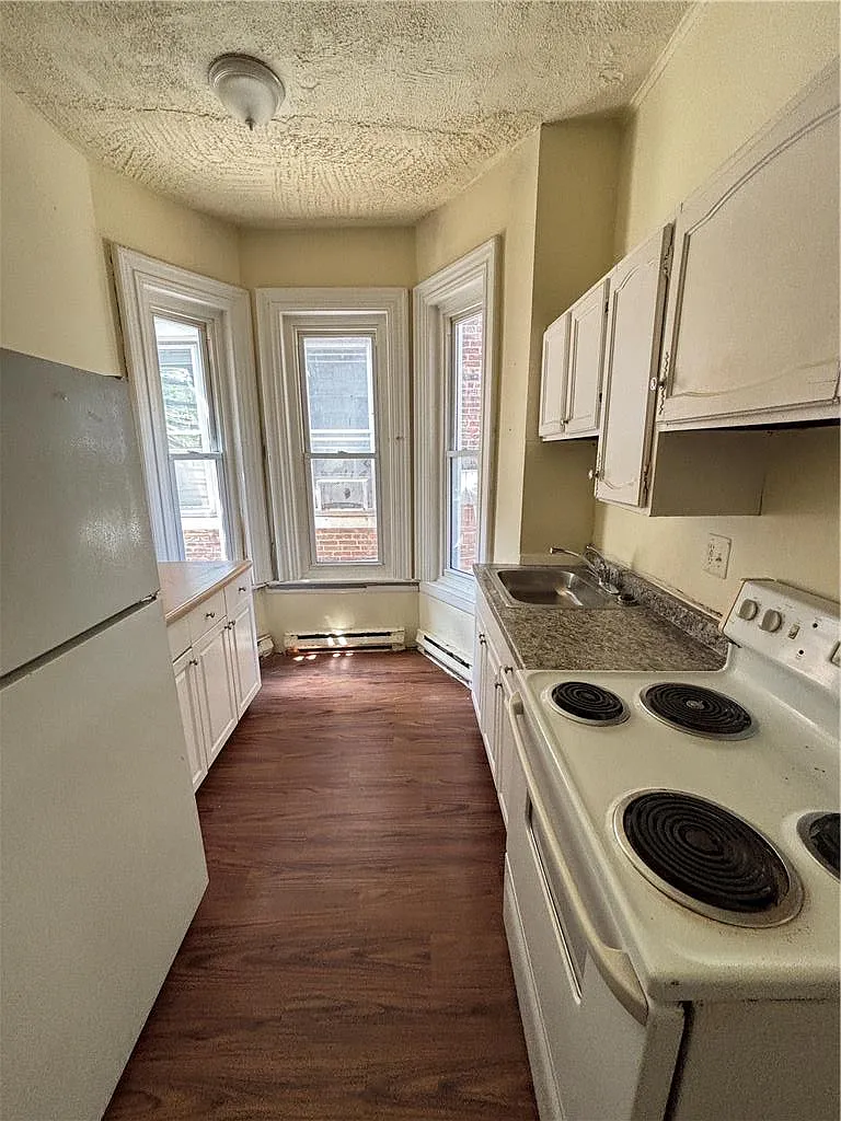 Studio, 337 sqft, $1,025 — Photo 3