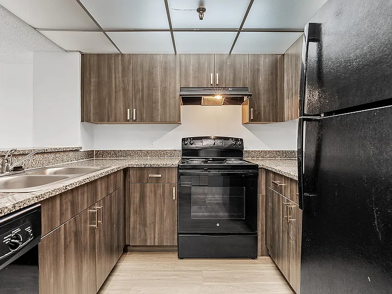 Tennis Towers Apartments — Photo 29