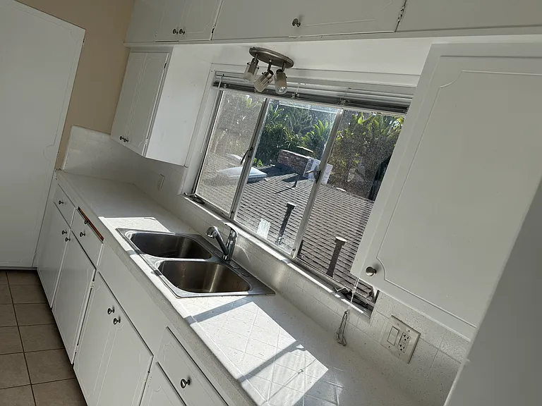 8040 La Jolla Shores Dr #E — Photo 5