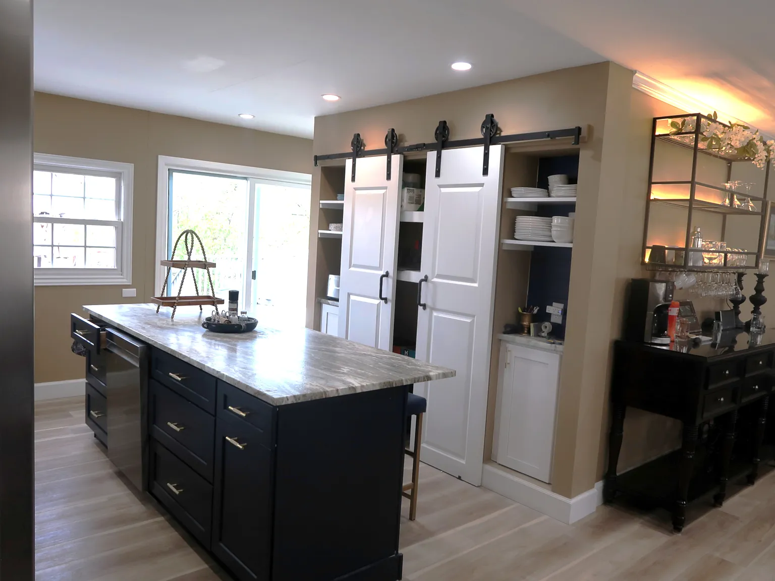 6 bed, 3500 sqft, $6,000 — Photo 3