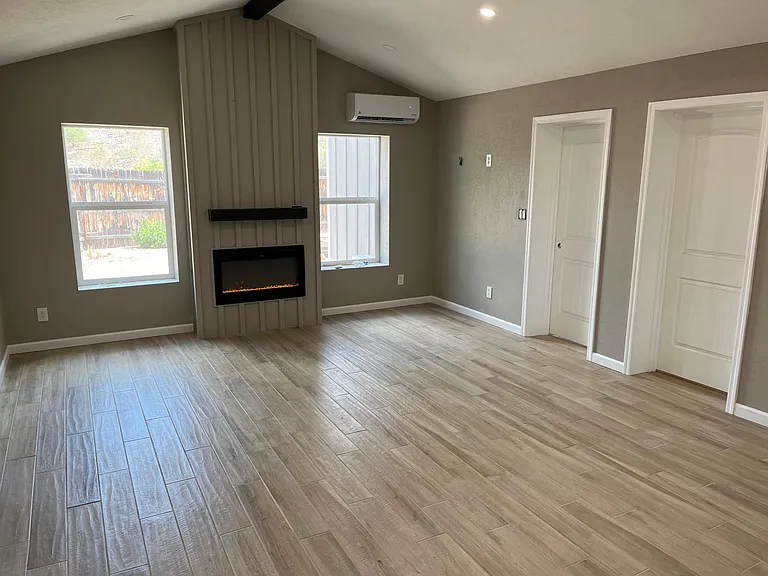 51 S Mariposa Dr — Photo 4