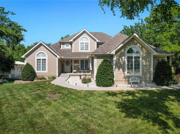 23700 S Lucille Ln, Peculiar, MO 64078