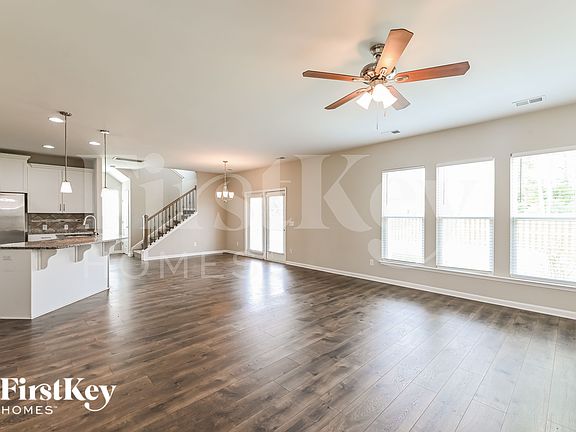 3rd image of 409 Flat Rock Ln