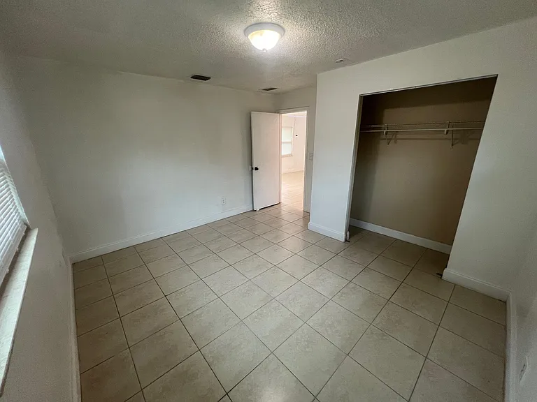 4413 SW 32nd Ave #2 — Photo 8
