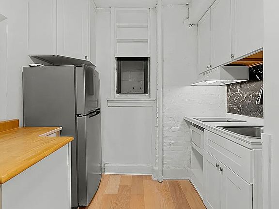 5th image of 223 E 58th St APT 5A