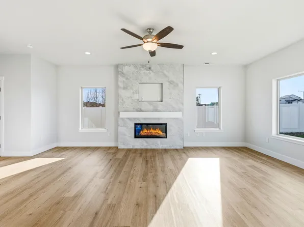 7681 Grapevine Ct, West Richland, WA 99353