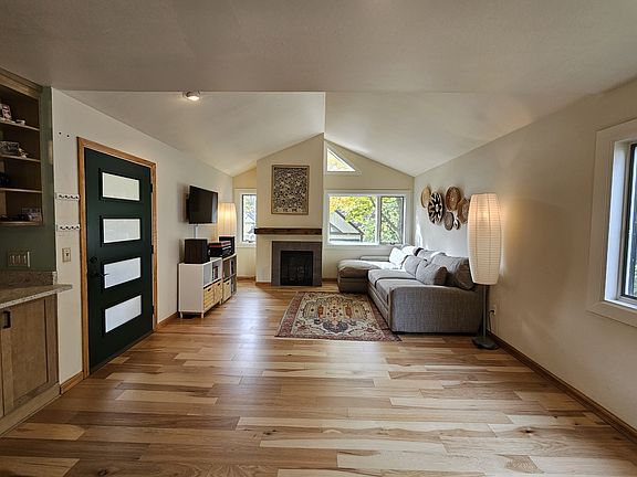 2nd image of 808 Jones Dr