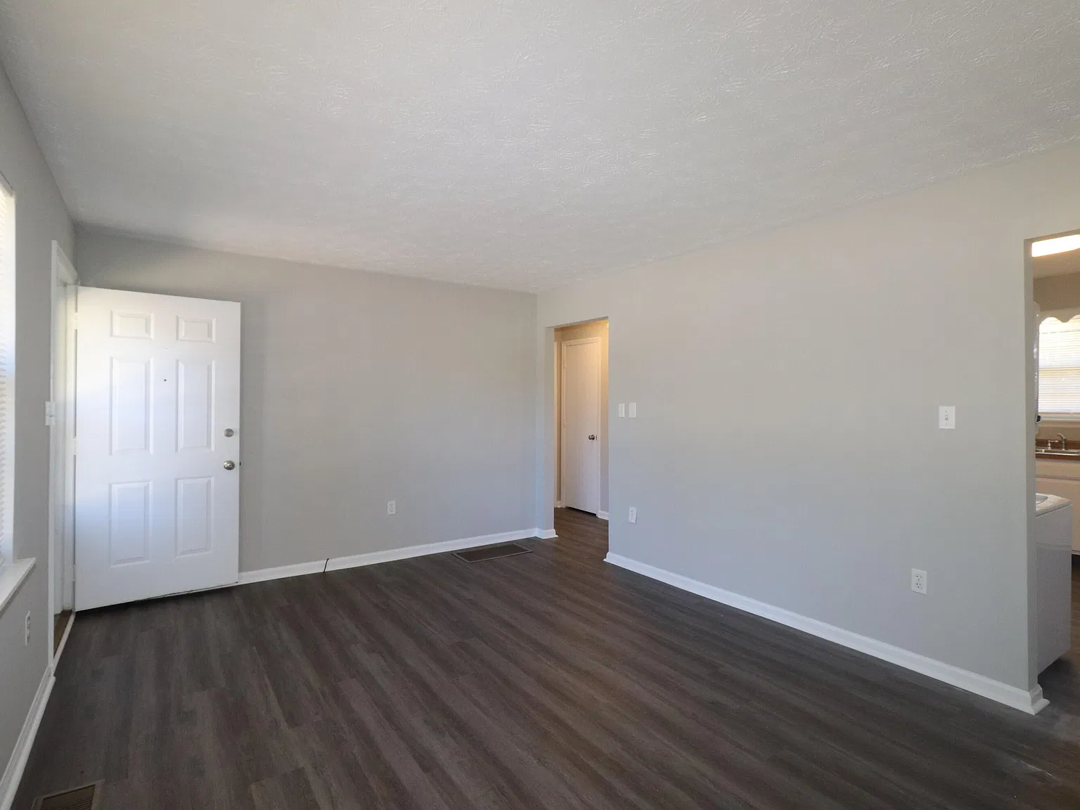 2 bed, 1.0 bath, 900 sqft, $1,000 — Photo 4