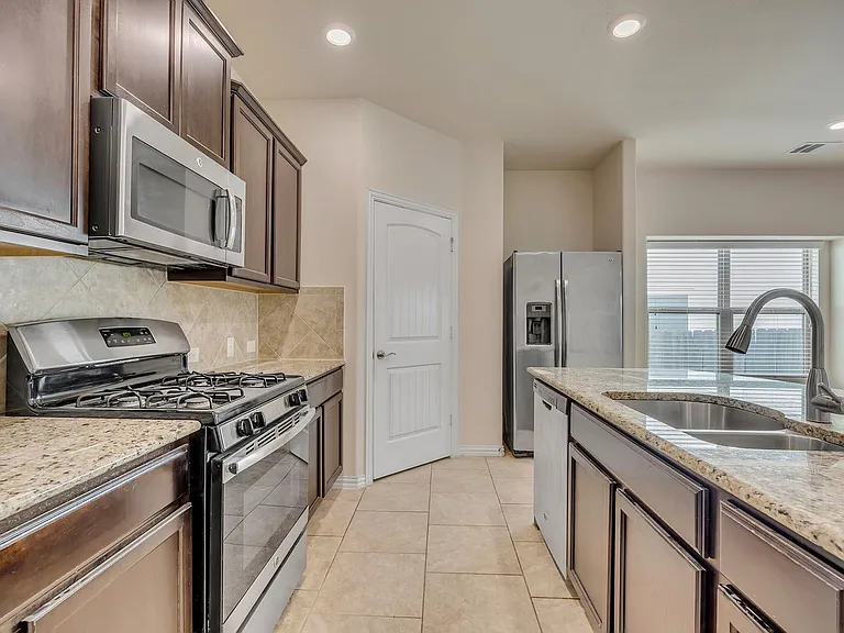 7212 Vail Ridge St — Photo 3