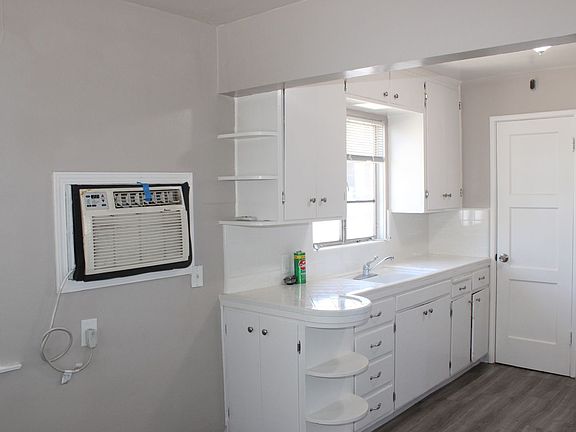 4th image of 2323 V St Unit 5