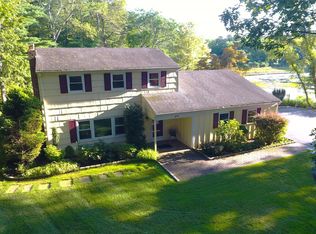 8 Scout Trl, Ridge, NY 11961