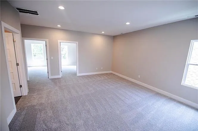 1709 Woodlawn Ave — Photo 26