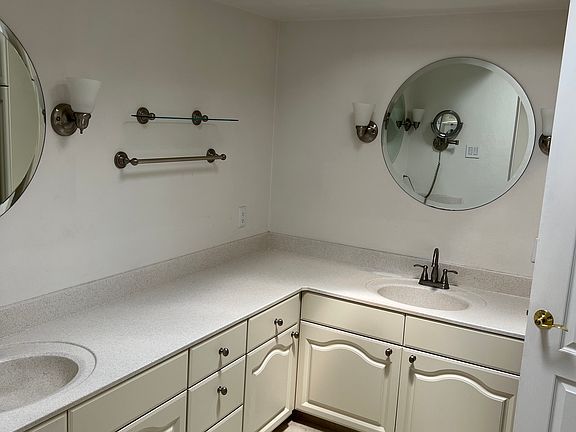 4th image of 10823 Wilkinson Ave