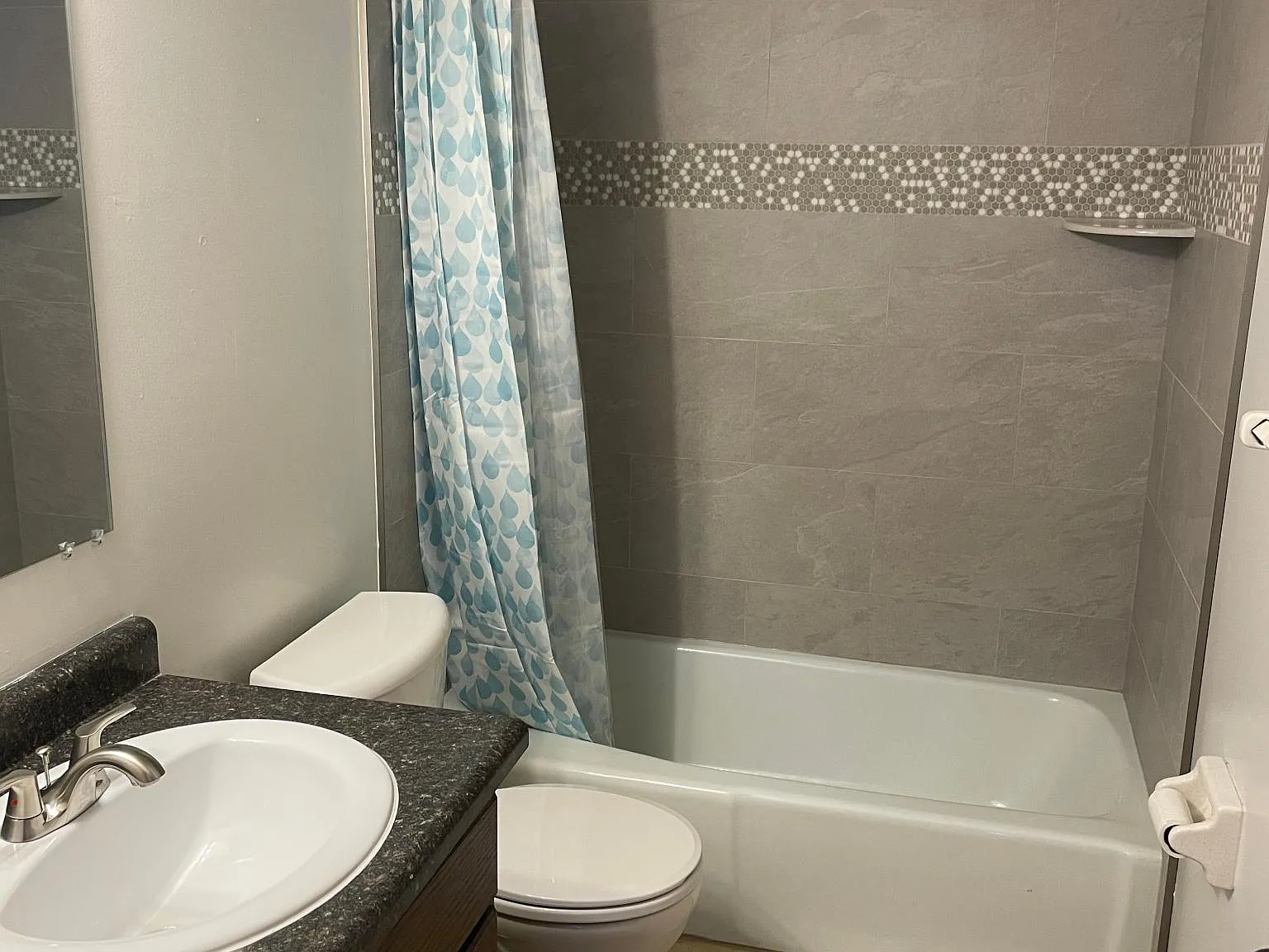 2 bed, 725 sqft, $1,050 — Photo 2