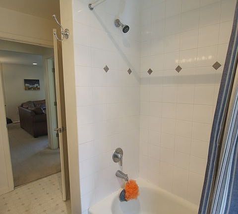 3rd image of 2243 Franklin Ave E APT 201
