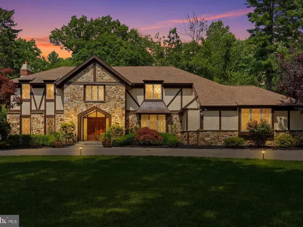 1137 Springmont Cir, Bryn Mawr, PA 19010