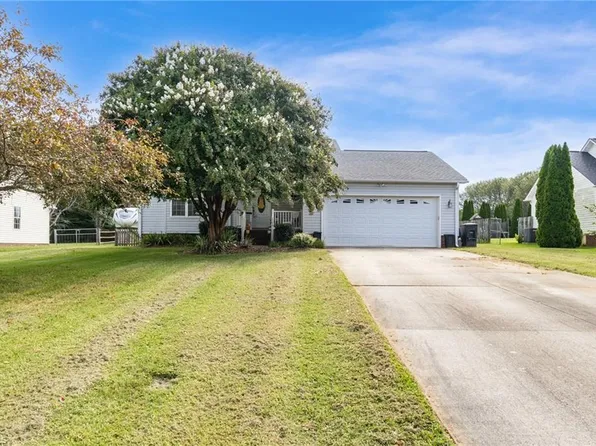 102 Chasse Ct, Cleveland, NC 27013